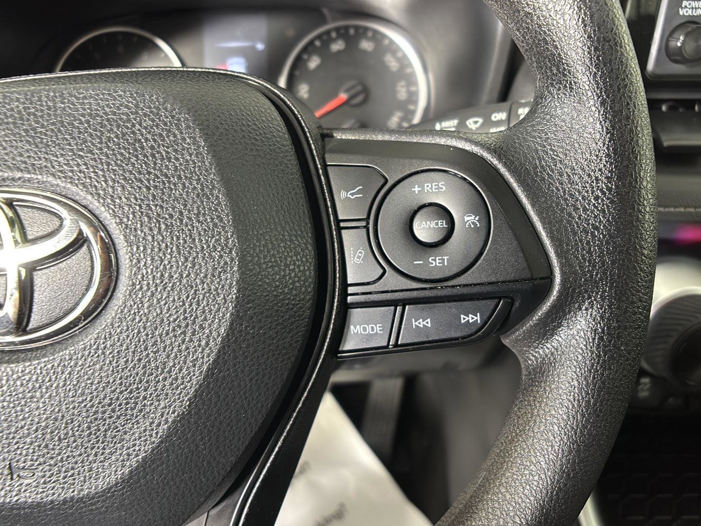 Used 2022 Toyota RAV4 LE AWD/4WD image 25