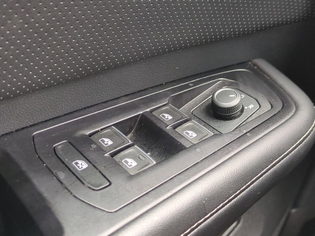 Used 2024 Volkswagen Atlas SE AWD/4WD image 26