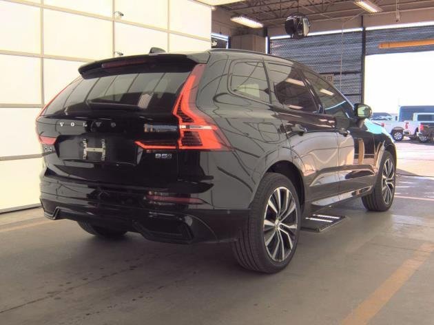 Used 2025 Volvo XC60 B5 Plus image 3