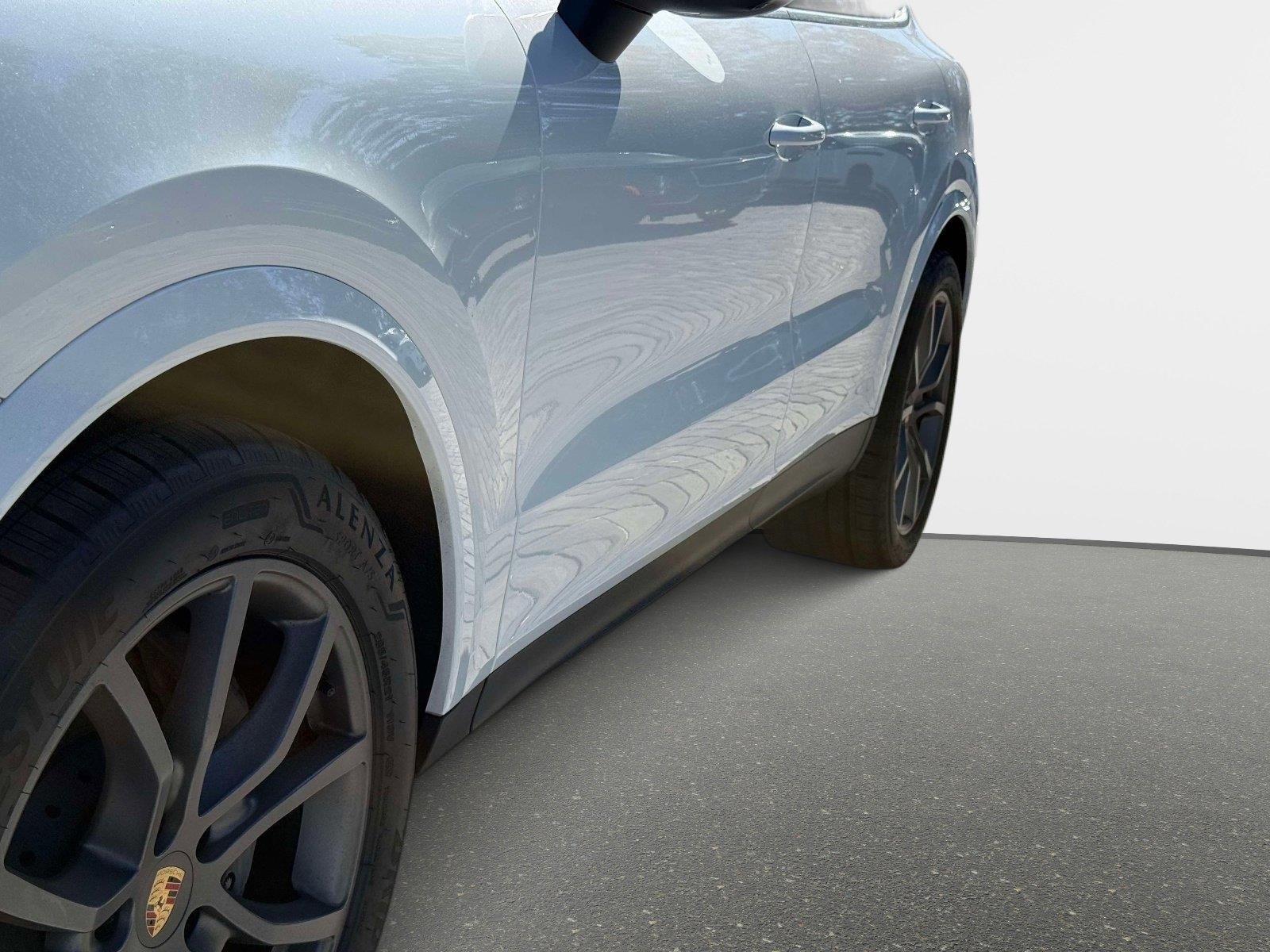 Used 2024 Porsche Cayenne AWD/4WD image 11