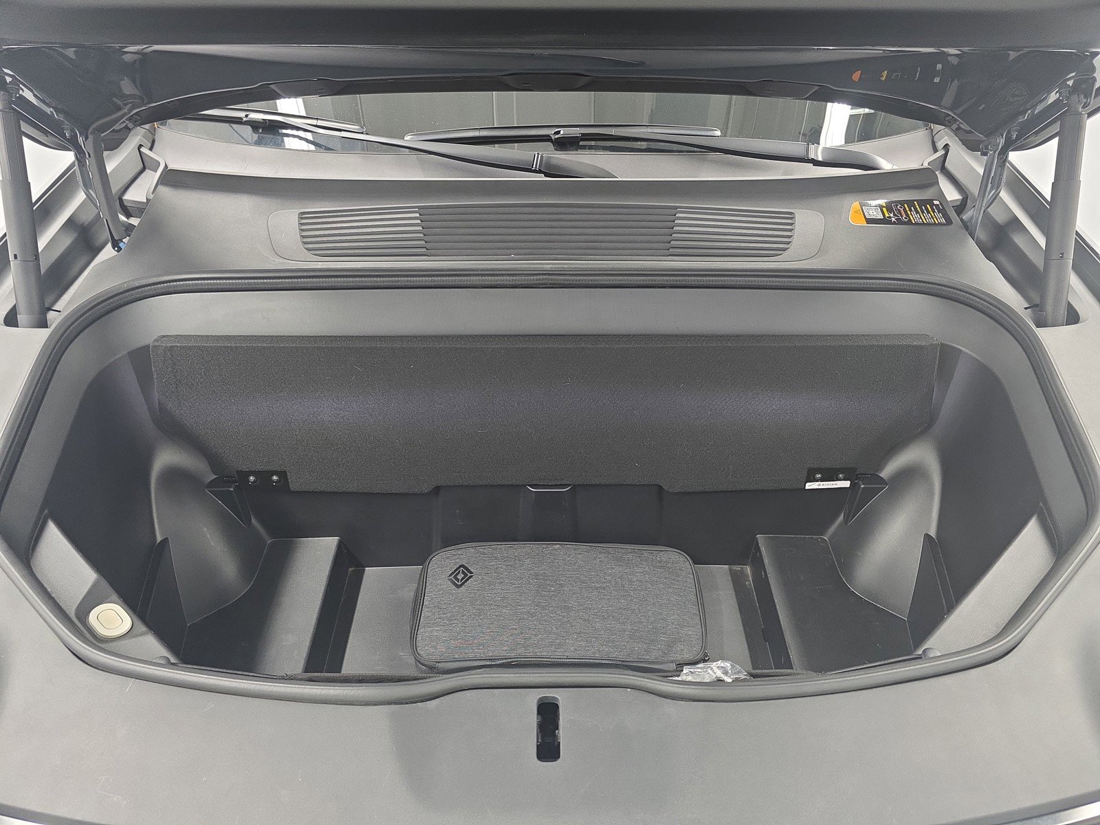 Used 2024 Rivian R1S Adventure AWD/4WD image 14