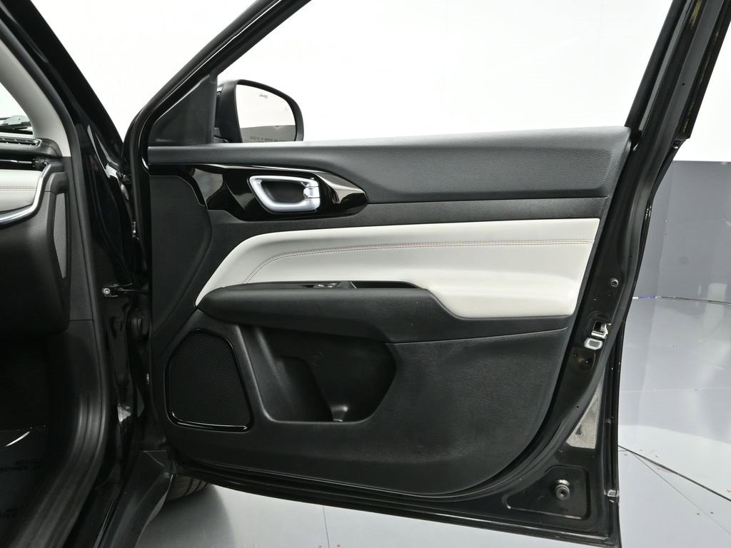 Certified 2022 Jeep Compass Limited image 17