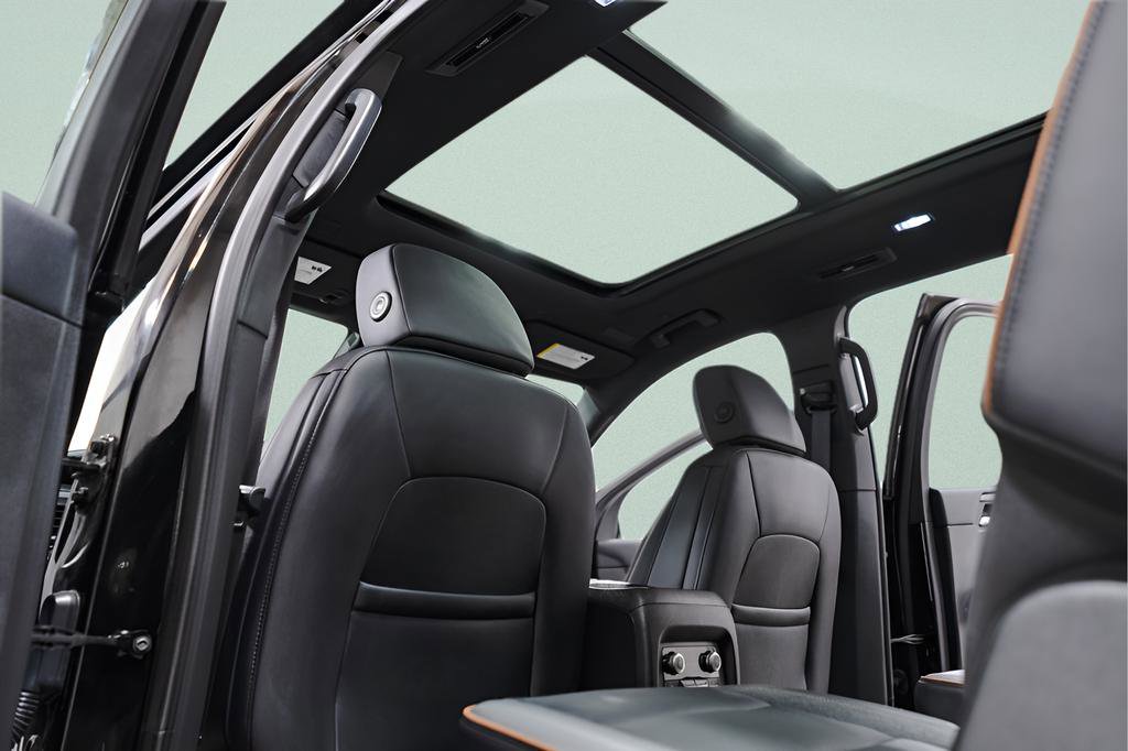 Used 2025 GMC Acadia AT4 w/ Luxury Package image 29