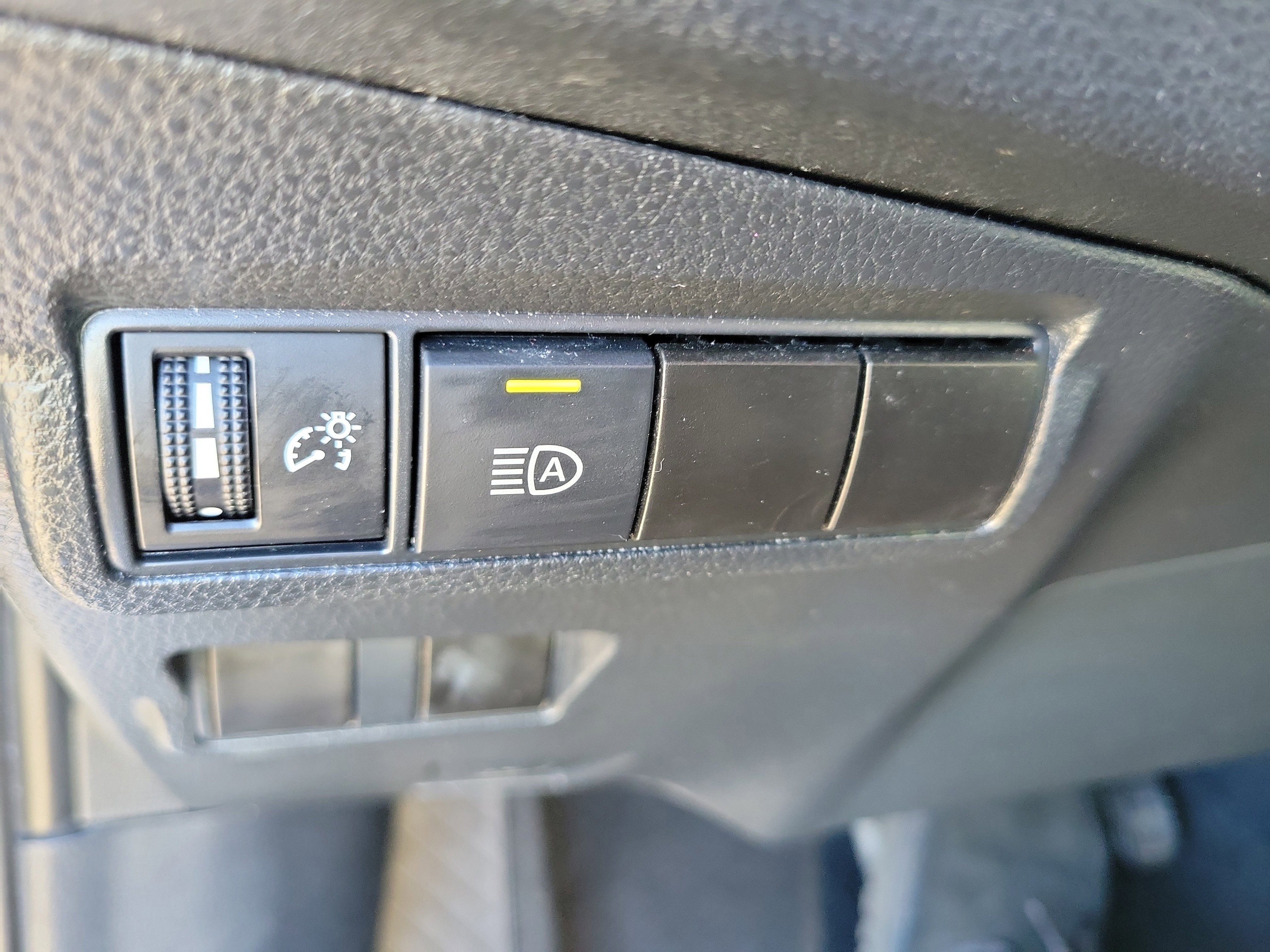 Used 2024 Toyota Corolla Cross LE image 31