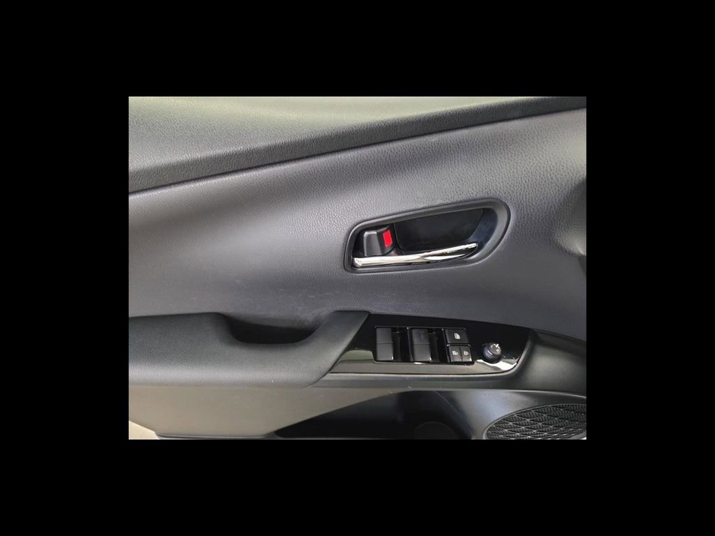 Used 2021 Toyota Prius LE FWD image 12