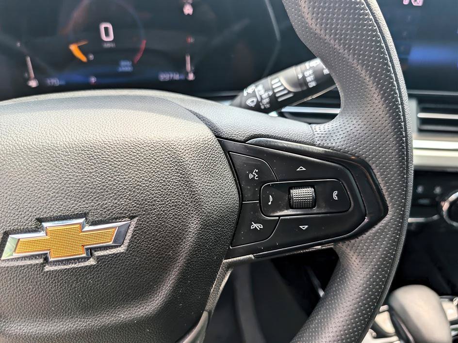 Used 2025 Chevrolet Trax LT FWD image 16