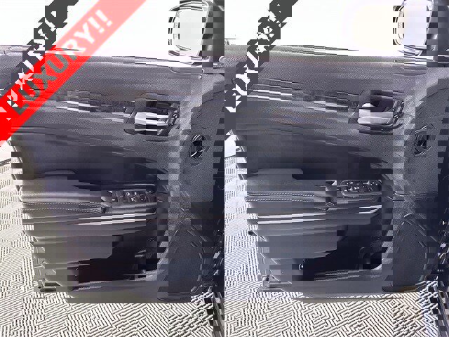 Used 2018 Chrysler 300 Limited image 23