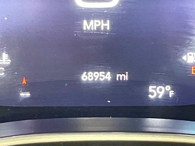Used 2022 Chrysler Pacifica Touring-L image 2