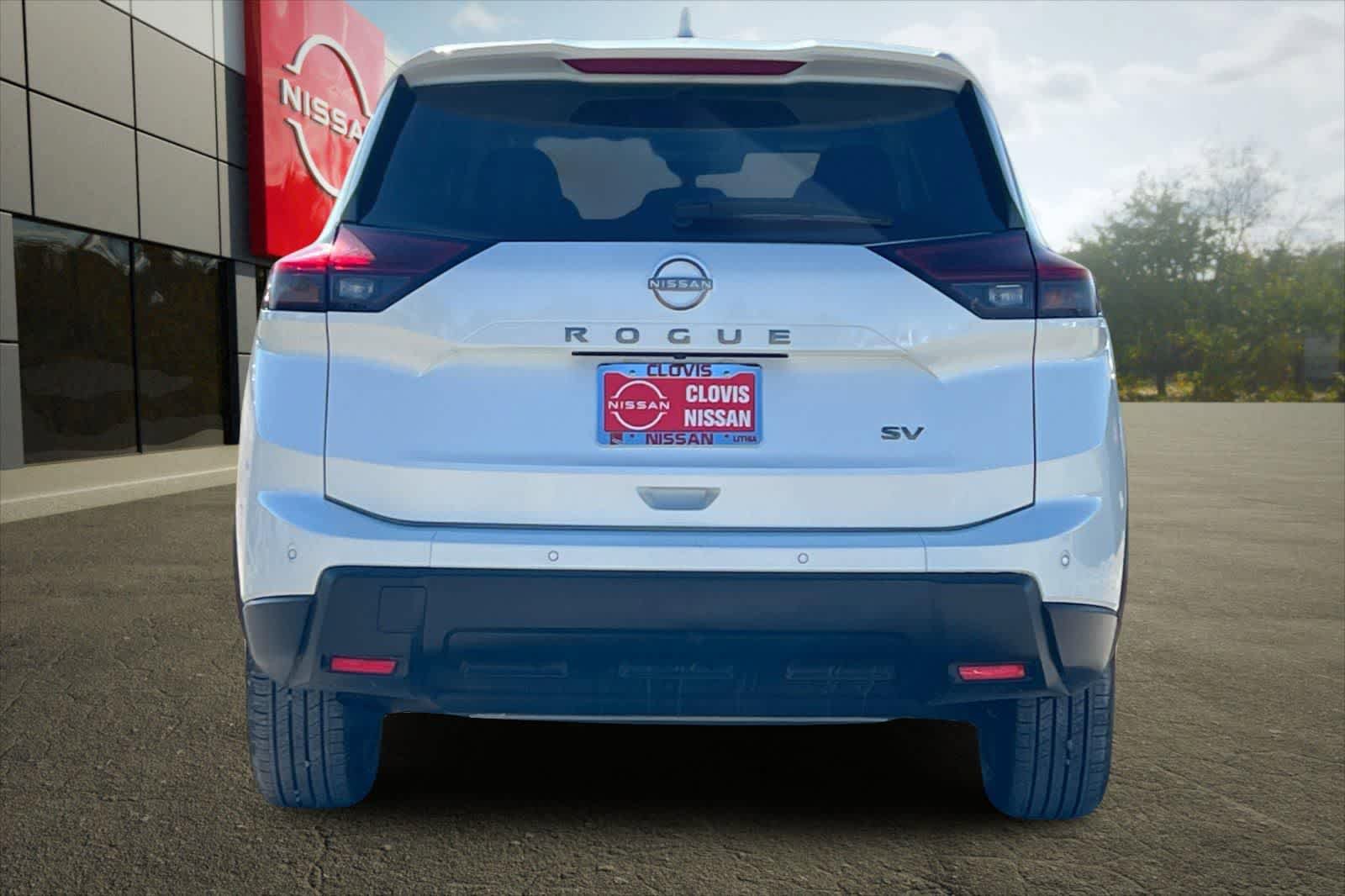 Used 2024 Nissan Rogue SV image 8