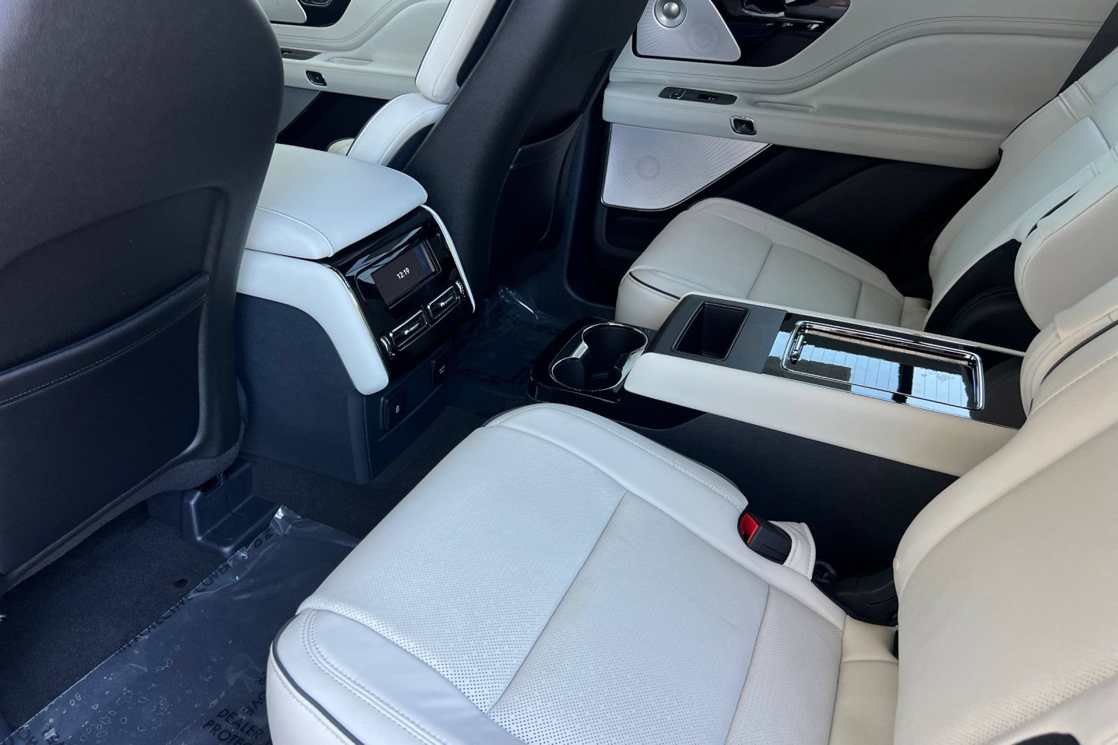 New 2026 Lincoln Aviator Black Label w/ Jet Appearance Package AWD/4WD image 9
