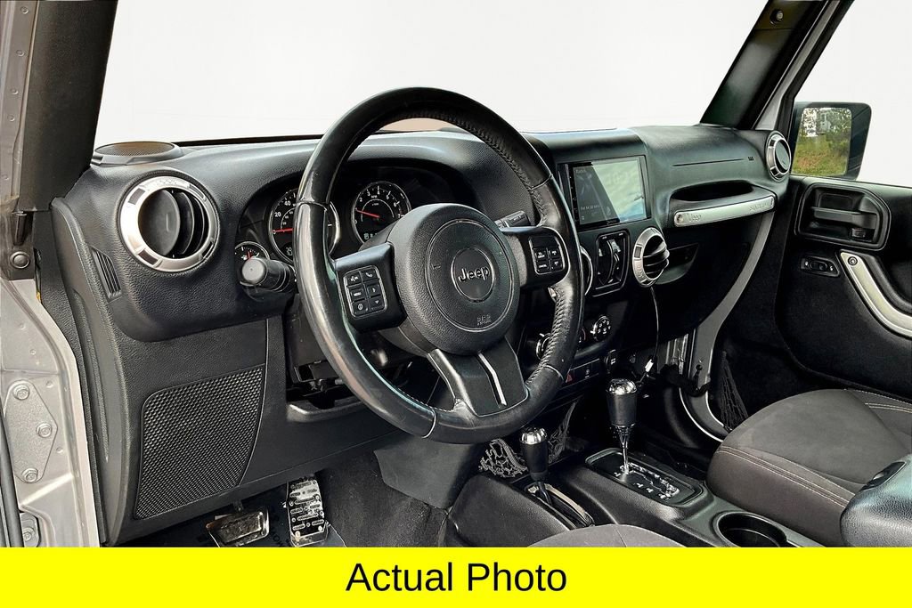 Used 2016 Jeep Wrangler Unlimited Sahara w/ Connectivity Group image 13