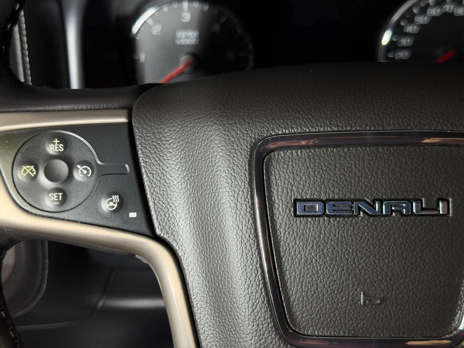 Used 2014 GMC Sierra 1500 Denali w/ Suspension Package, Off-Road AWD/4WD image 30