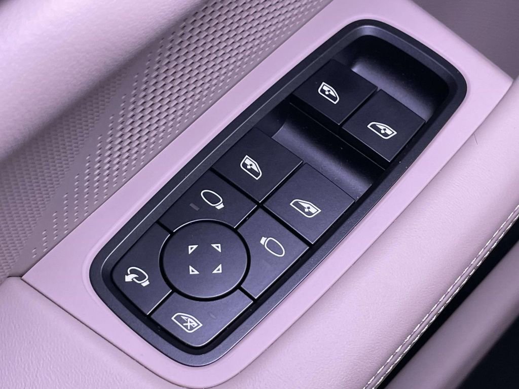 New 2025 Porsche Taycan image 36