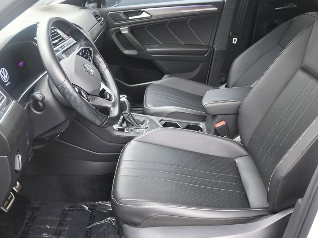 Used 2022 Volkswagen Tiguan SE R-Line image 11