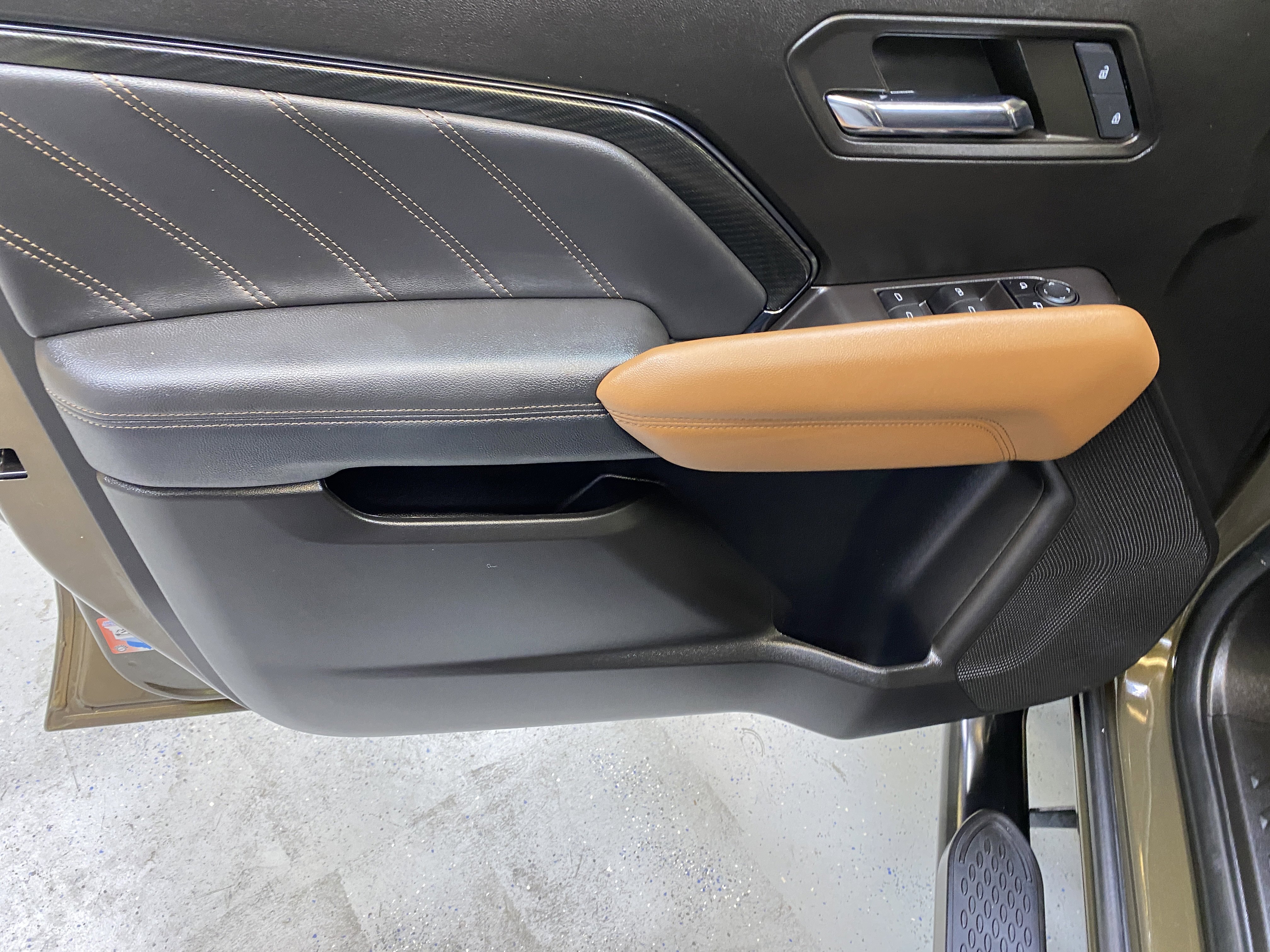 Used 2024 GMC Canyon AT4 image 20