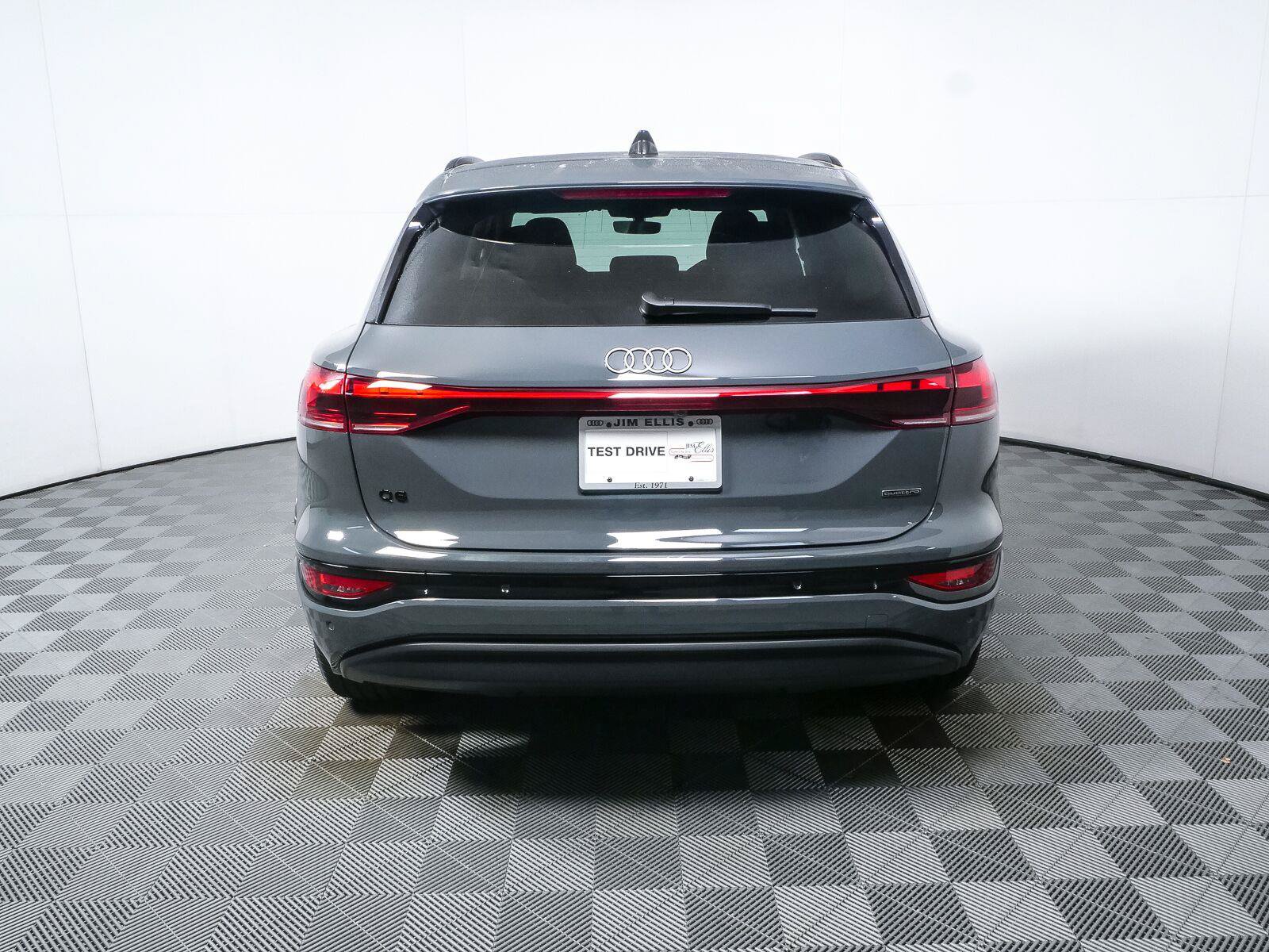 Used 2025 Audi Q6 e-tron Premium Plus w/ Premium Plus AWD/4WD image 33