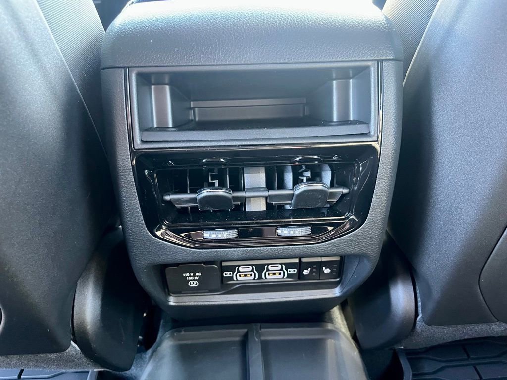 Used 2025 Jeep Grand Cherokee Limited w/ Black Appearance Package image 26