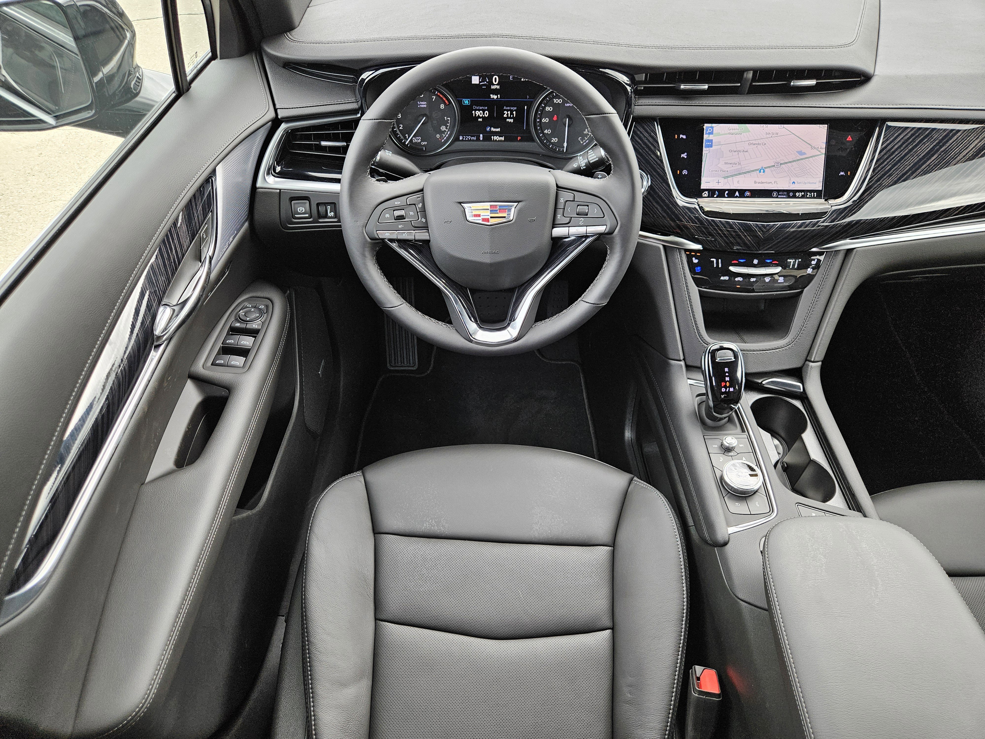 New 2025 Cadillac XT6 Premium Luxury w/ Technology Package FWD image 17