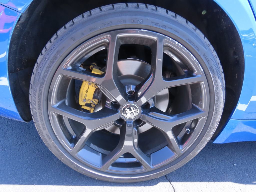 Used 2019 Alfa Romeo Giulia w/ Nero Edizione image 17