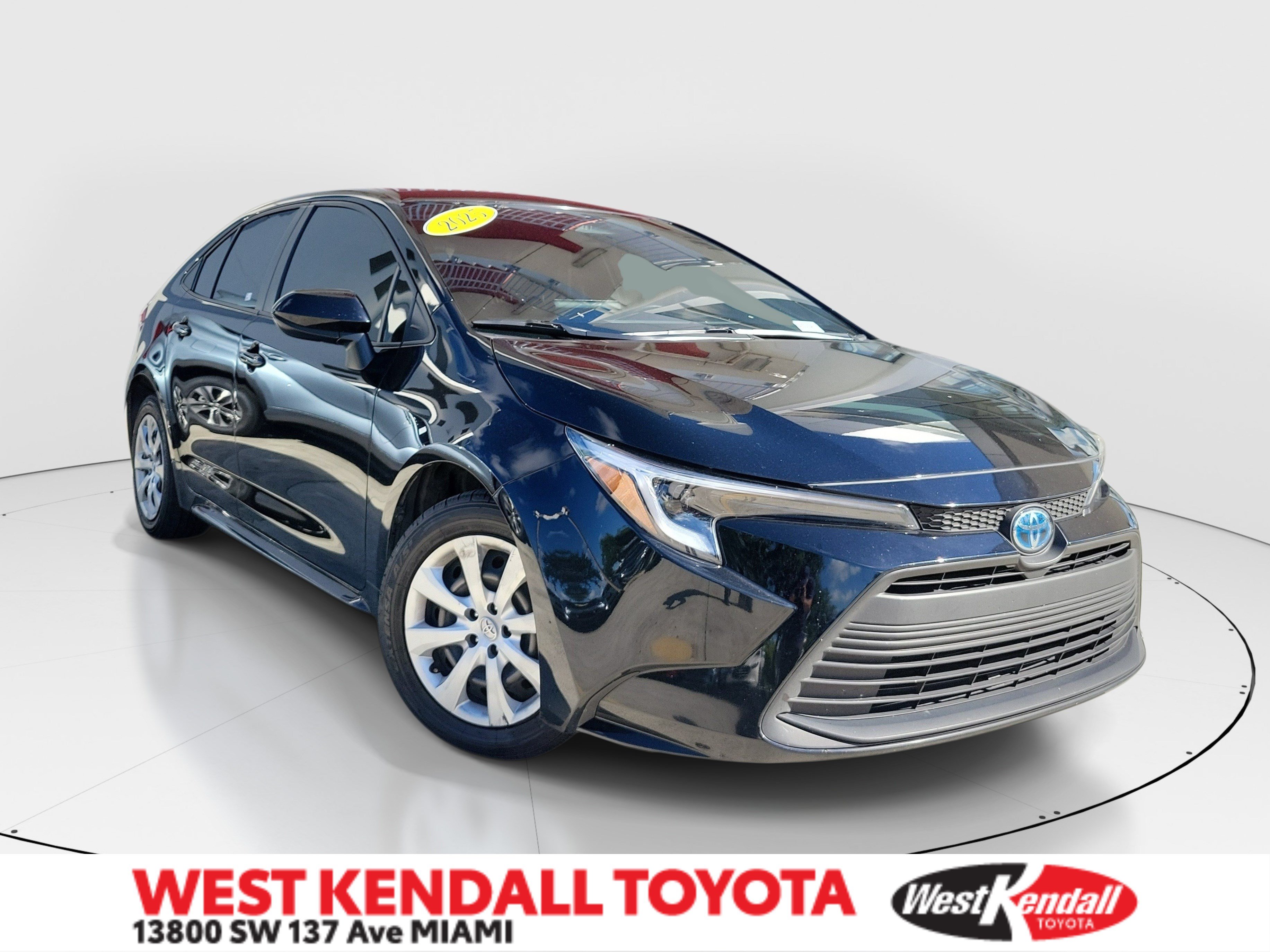 Used 2025 Toyota Corolla LE FWD image 1