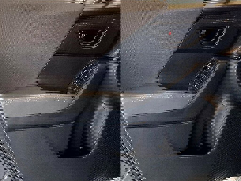 Used 2025 Subaru Crosstrek 2.0i Premium image 9