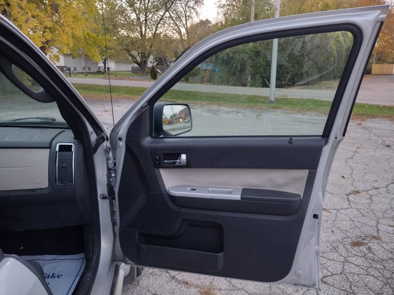 Used 2009 Mercury Mariner 4WD image 12