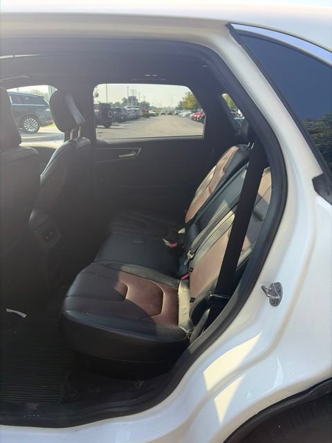 Used 2020 Ford Edge Titanium w/ Equipment Group 301A AWD/4WD image 16