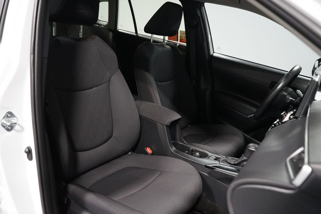 Certified 2024 Toyota Corolla Cross LE image 28