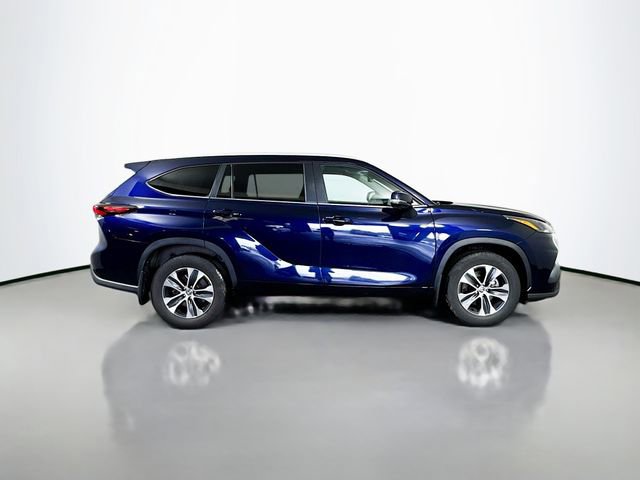 Used 2025 Toyota Highlander XLE AWD/4WD image 7