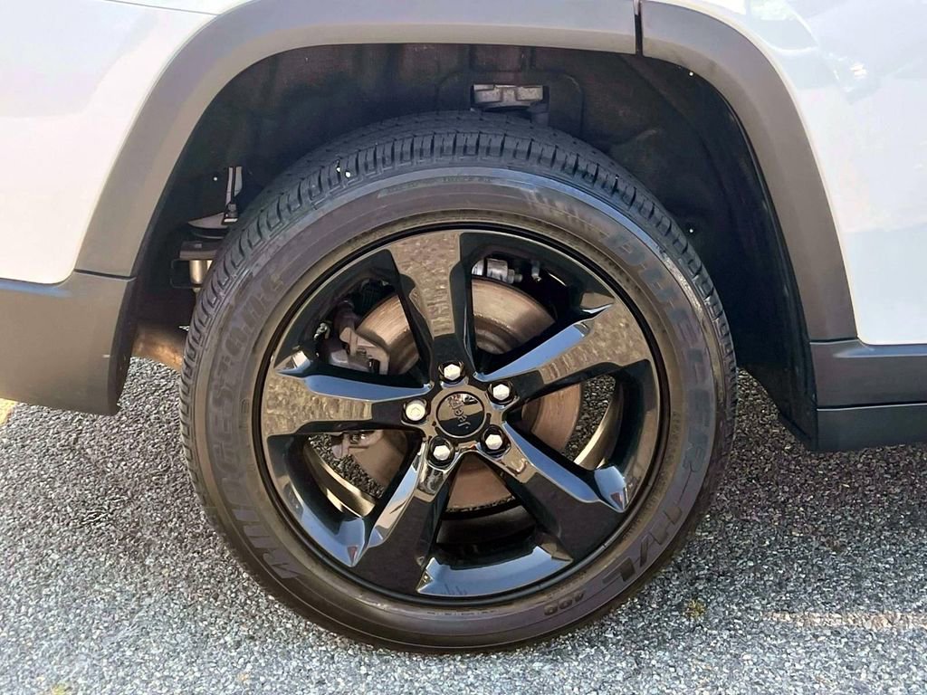 Certified 2023 Jeep Grand Cherokee L Laredo image 10