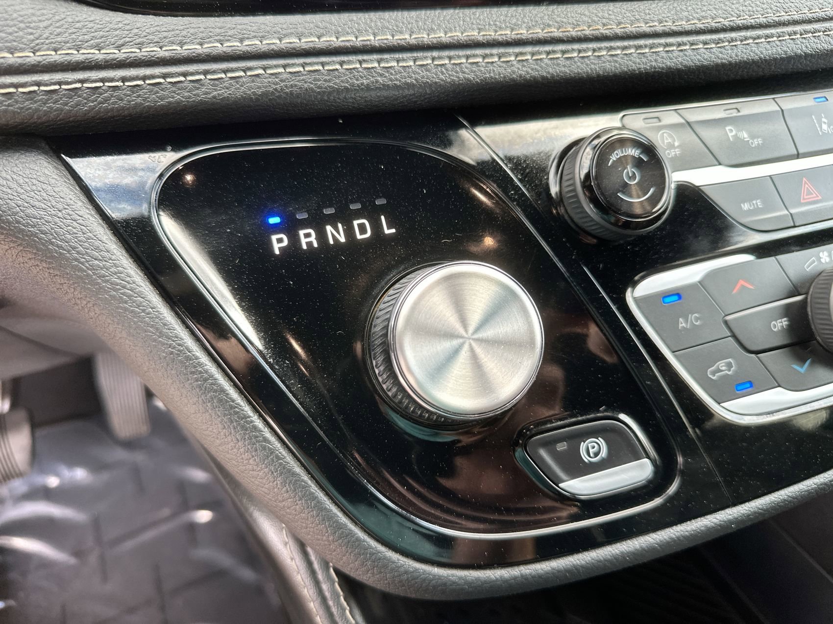 Used 2025 Chrysler Pacifica Limited image 20