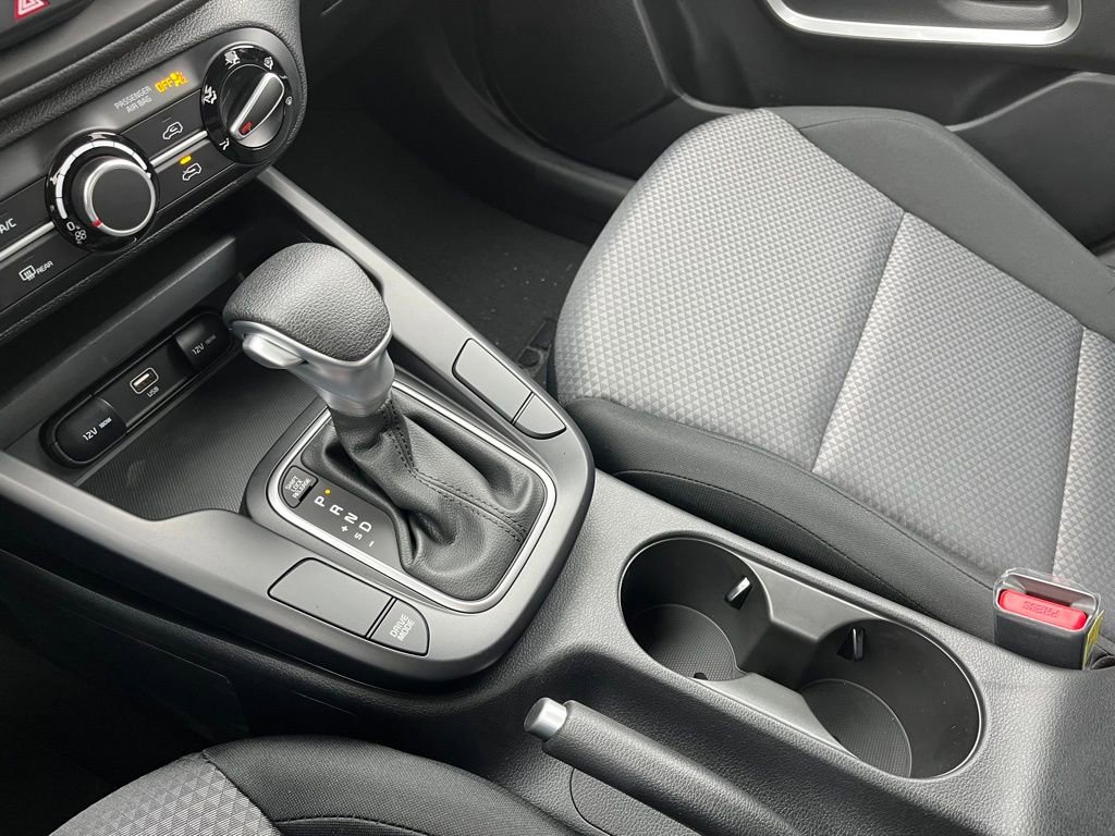 Used 2025 Kia Soul LX w/ LX Technology Package FWD image 26