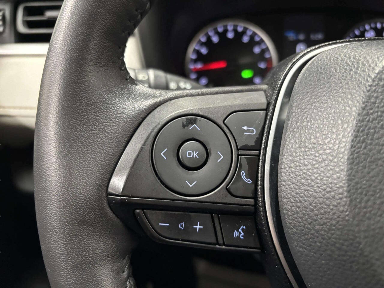 Used 2021 Toyota RAV4 XLE image 32