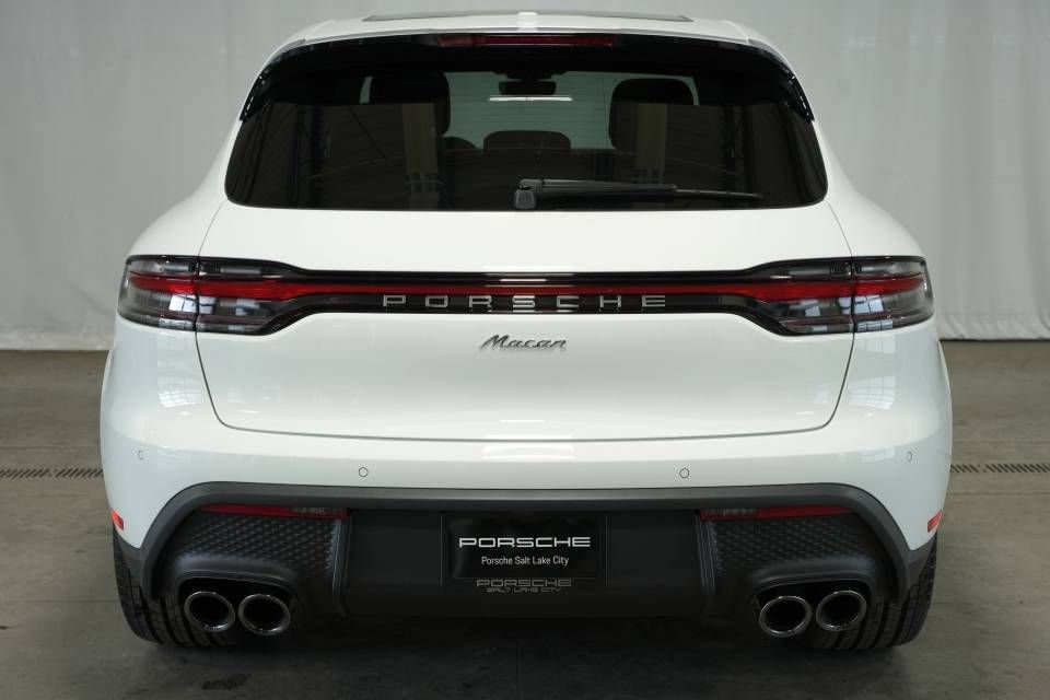 Certified 2025 Porsche Macan AWD/4WD image 12