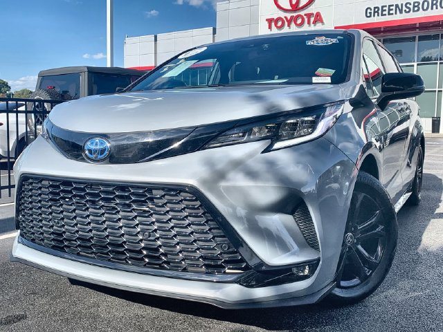 Certified 2025 Toyota Sienna XSE w/ XSE Premium Package AWD/4WD image 1