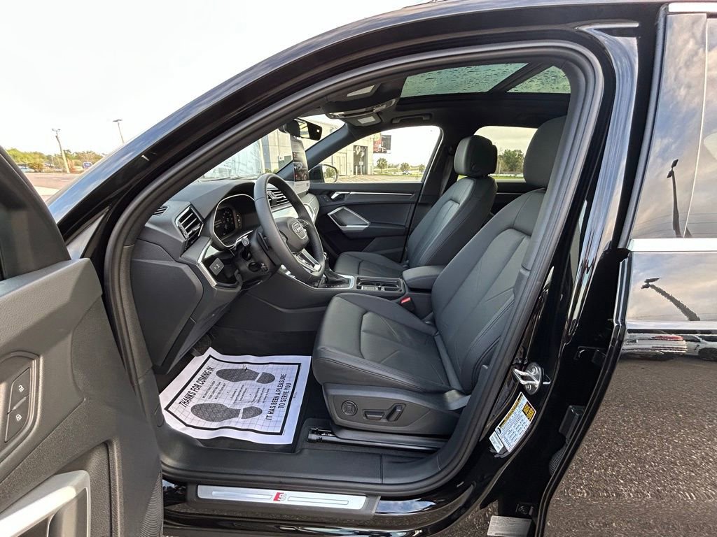 Used 2025 Audi Q3 2.0T Premium w/ Convenience Package image 15
