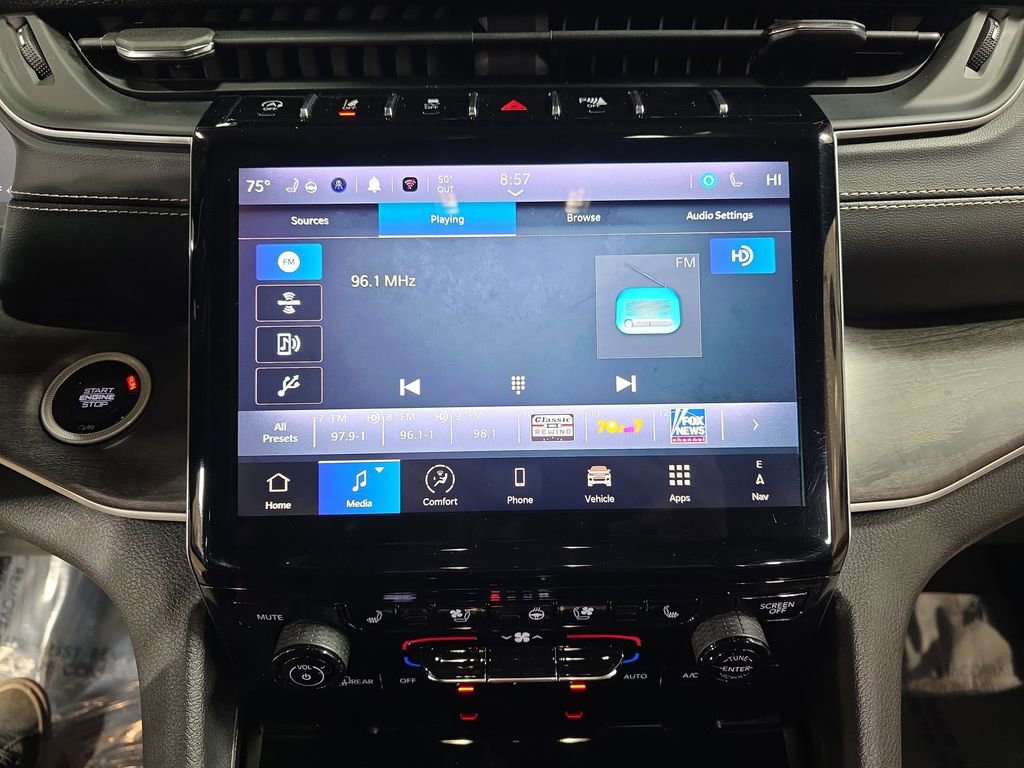 Used 2024 Jeep Grand Cherokee L Limited w/ Luxury Tech Group II image 22