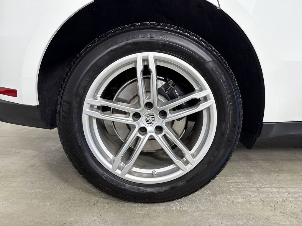 Certified 2025 Porsche Macan image 16