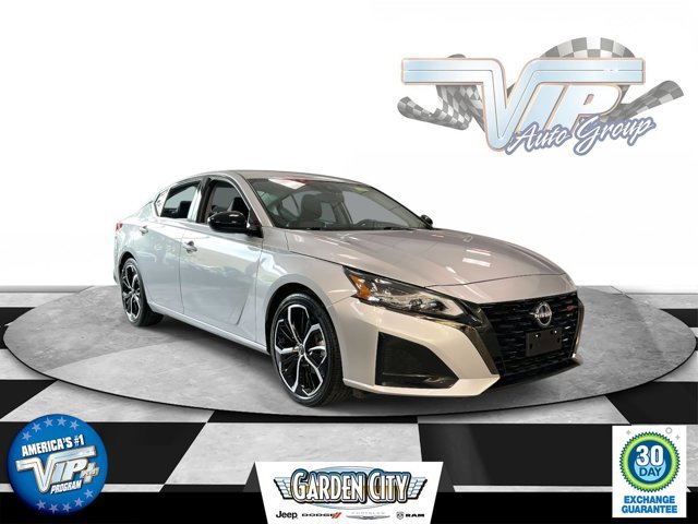 Used 2023 Nissan Altima 2.5 SR image 1