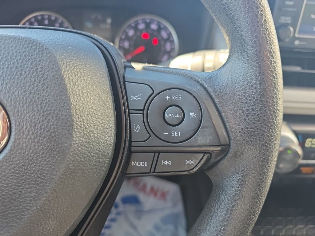 Used 2022 Toyota RAV4 XLE w/ Convenience Package image 24