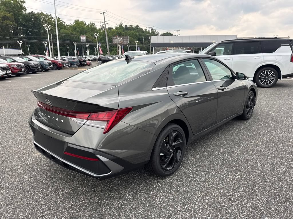 New 2026 Hyundai Elantra SEL Sport Premium FWD image 5