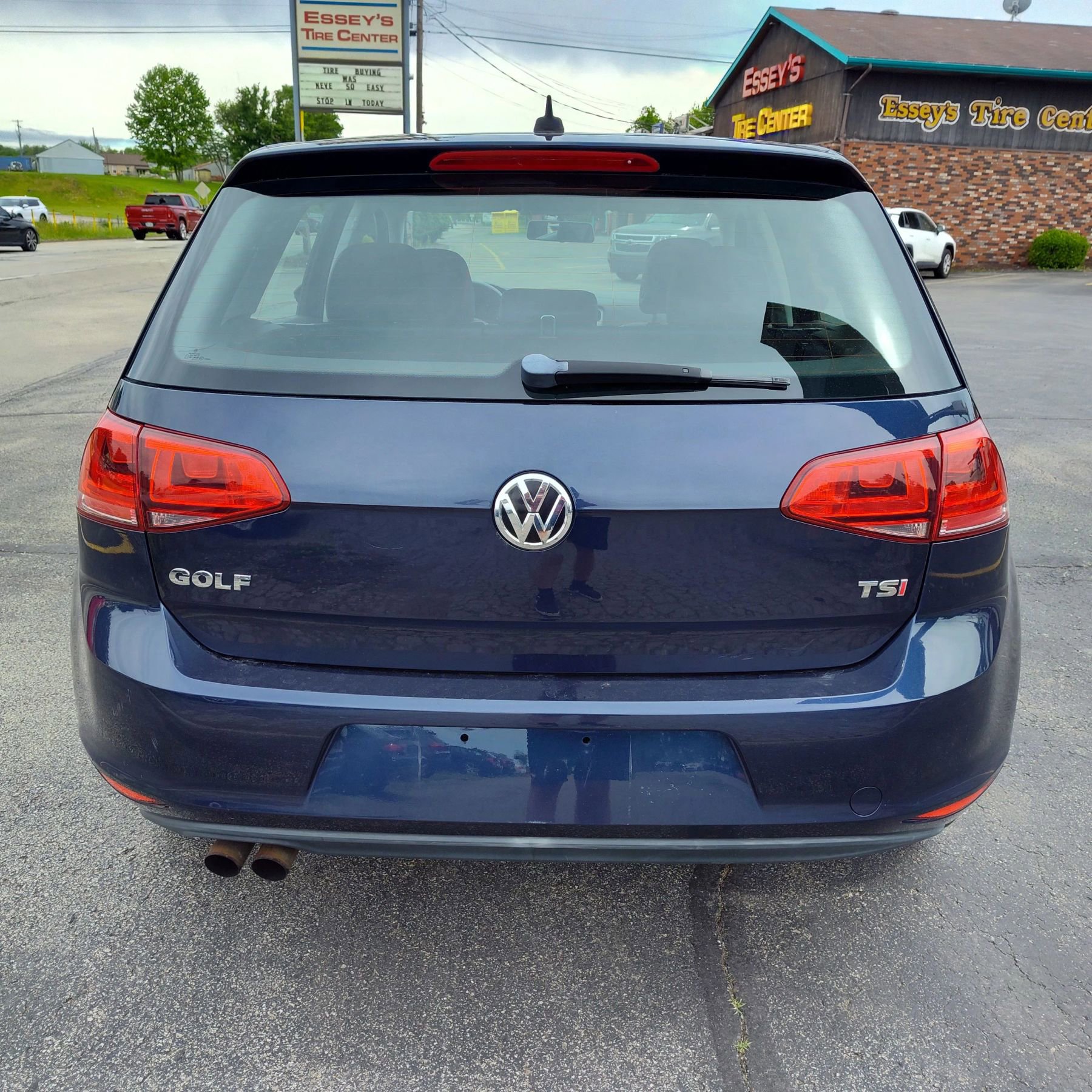 Used 2015 Volkswagen Golf S FWD image 4