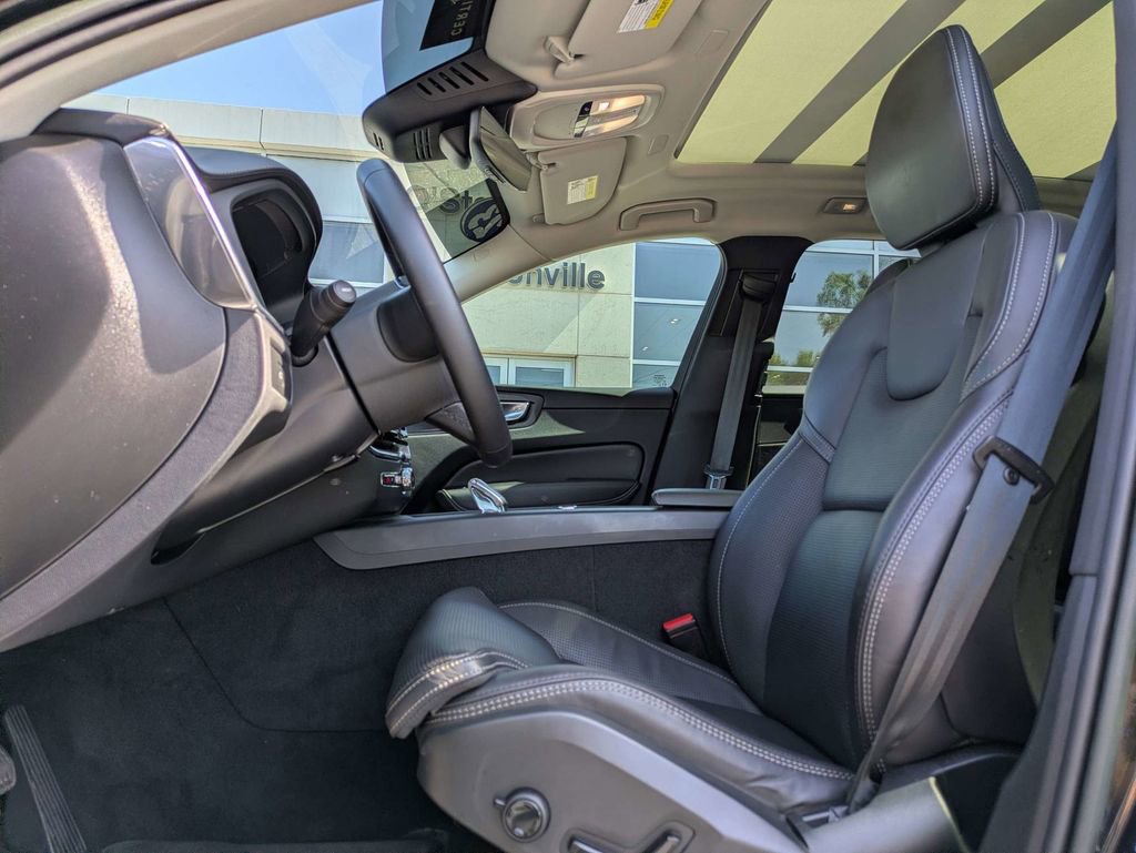 Used 2023 Volvo XC60 B5 Ultimate w/ Climate Package image 2