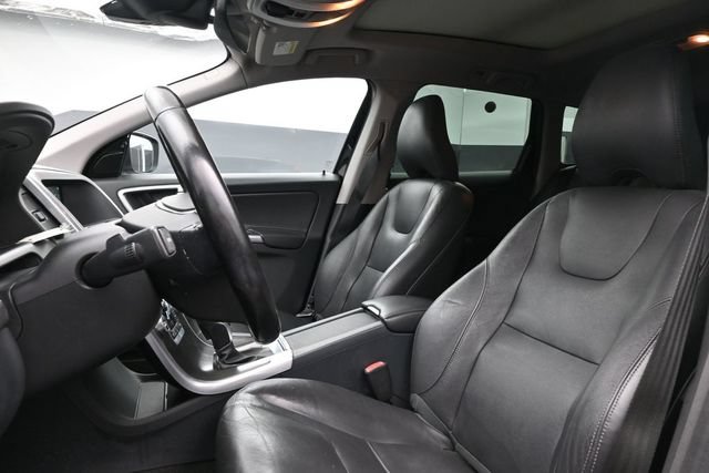 Used 2016 Volvo XC60 T6 w/ Protection Package FWD image 10