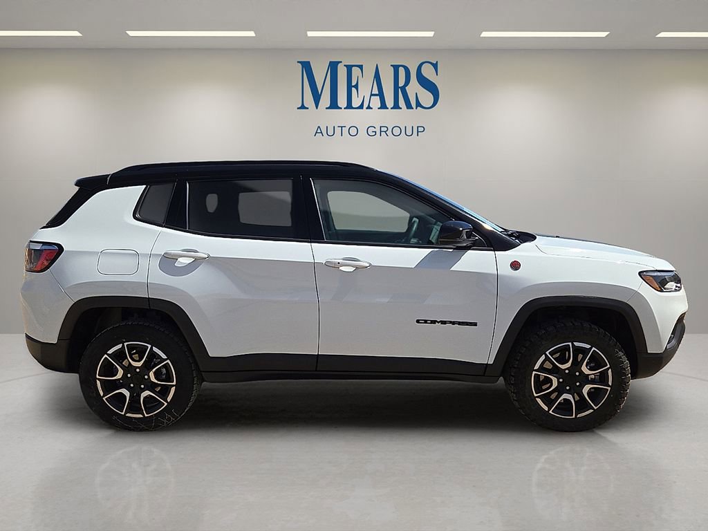Used 2024 Jeep Compass Trailhawk AWD/4WD image 6