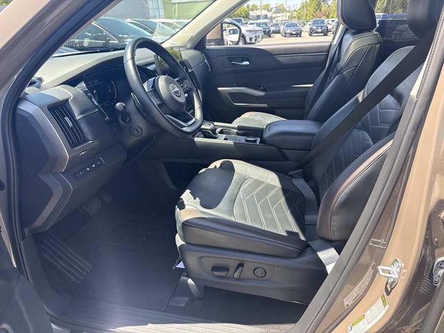 Used 2023 Nissan Pathfinder Platinum AWD/4WD image 19