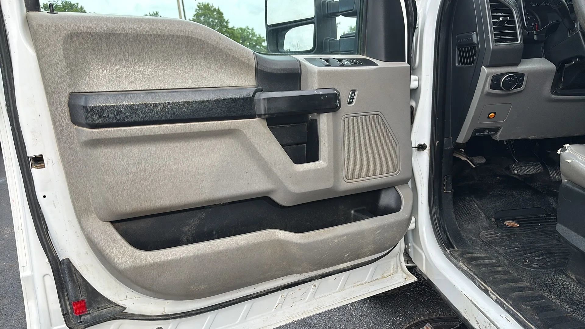 Used 2017 Ford F250 XL w/ Power Equipment Group image 8