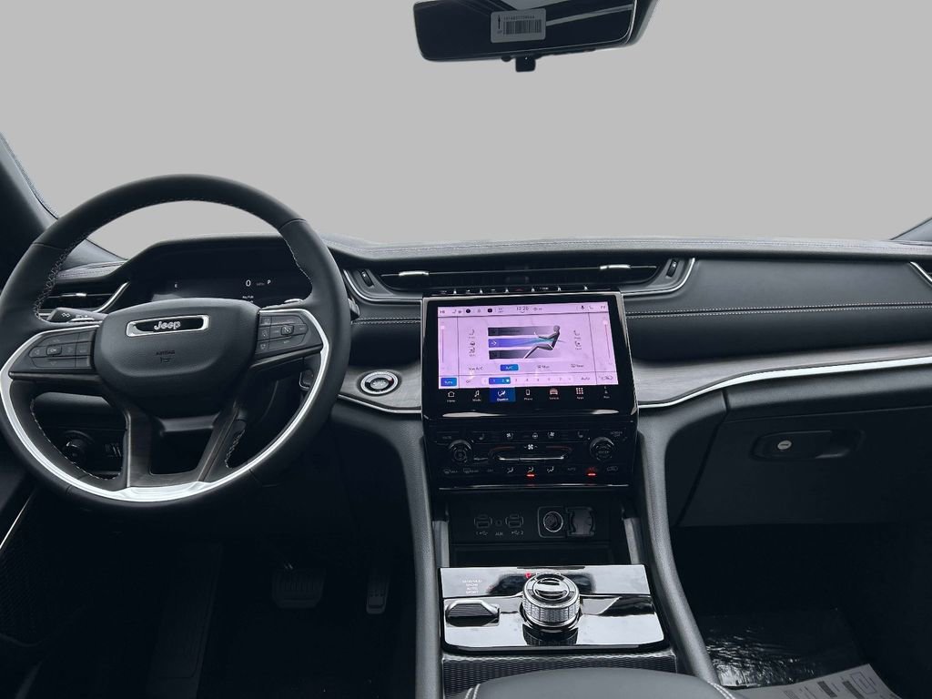 New 2025 Jeep Grand Cherokee Limited w/ Luxury Tech Group II image 7