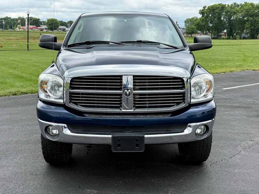 Used 2009 Dodge Ram 2500 Truck SLT w/ Popular Equipment Group AWD/4WD image 2