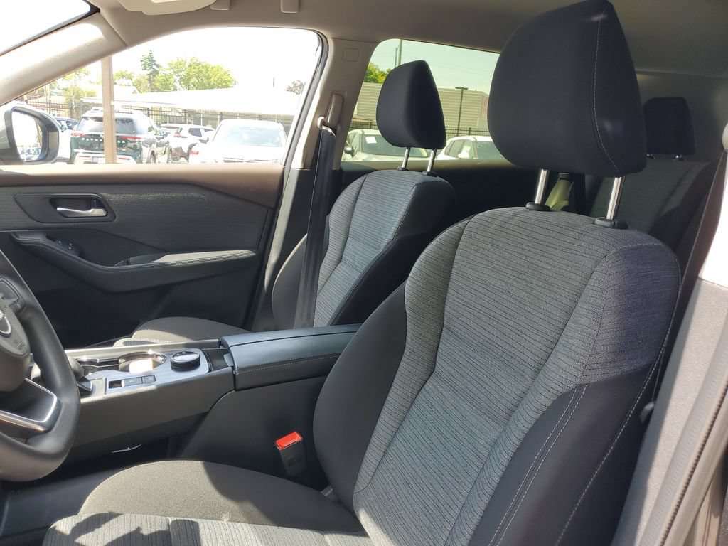 Used 2023 Nissan Rogue SV AWD/4WD image 16